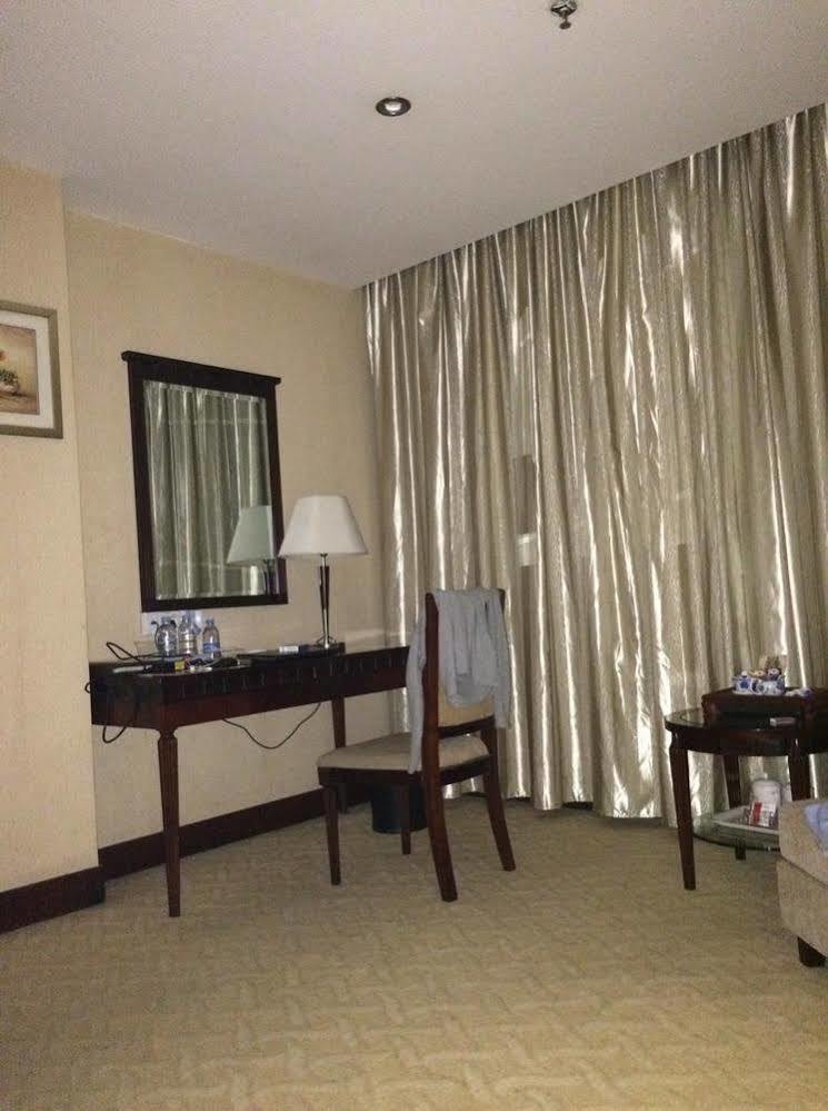 Jun Hao Hotel Dongguan  Eksteriør billede